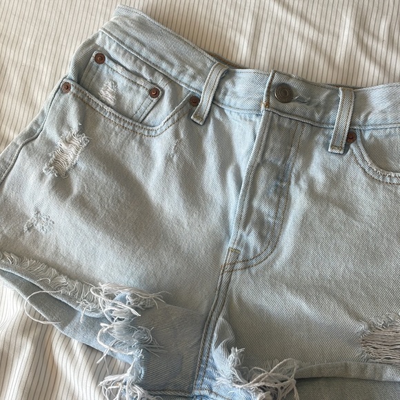 Levis 501 Shorts - Picture 2 of 4